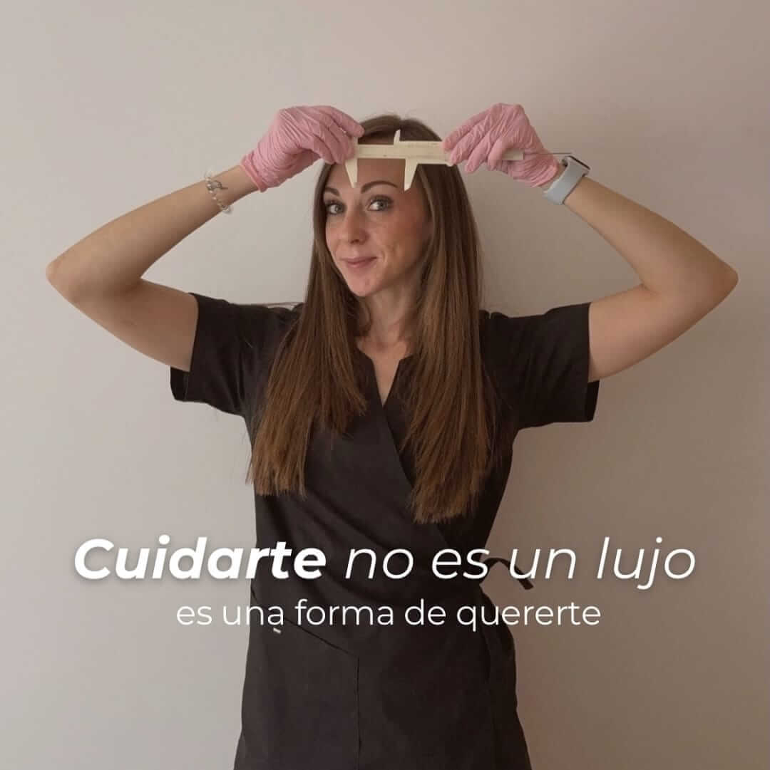 Anais, especialista en microblading y micropigmentación
